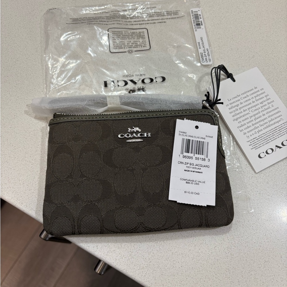 Coach Dark Brown Jacquard Wristlet BRAND NEW W/ Tags & still in plastic
